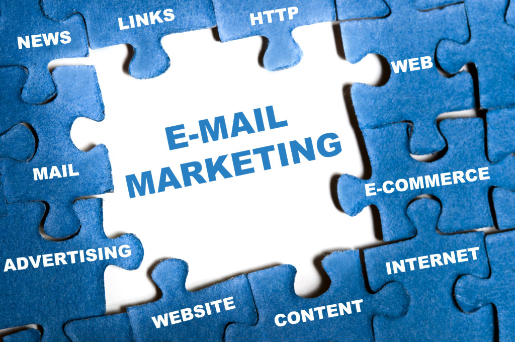 E-mail marketing blue puzzle pieces