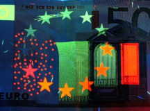 Oberthur Fiduciaire banknote under UV lighting
